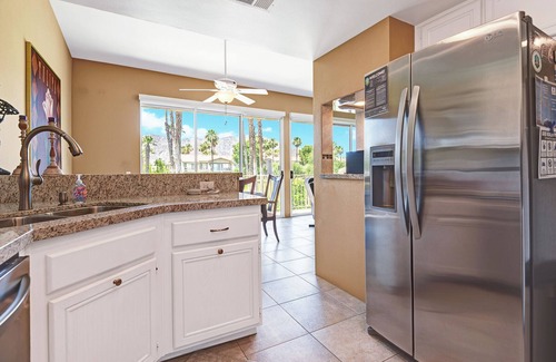 La Quinta Condo | Updated condo with PGA West golf course, mountain views from upper-level patio