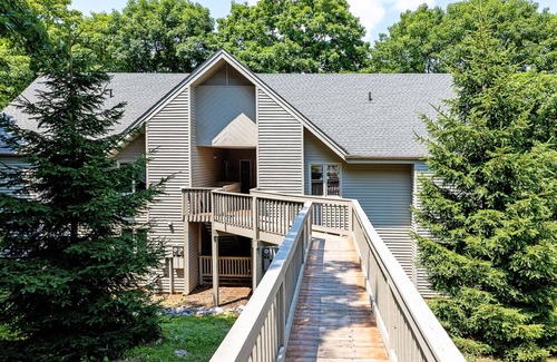 Nellysford Condo | Updated! Cozy and clean two bedroom condo.