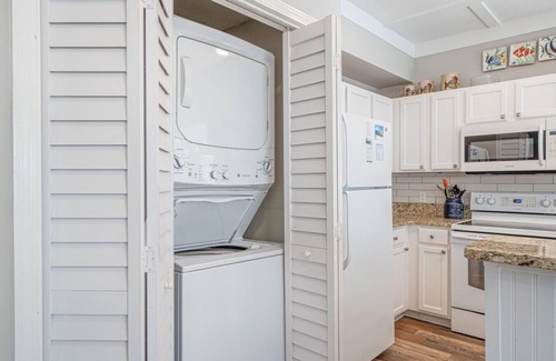Holiday Isle Condo | Updated Destin Beach Walk Condo Quick Beach Access Sandpiper Cove Unit 9102