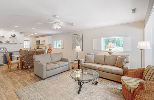 Sea Pines Condo | Updated Ground Floor Villa with Golf Views and Dog Friendly