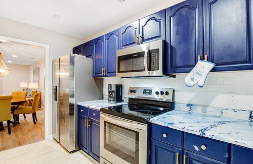 Savannah House | Updated ground-floor condo with patio, AC, & washer/dryer - dogs welcome
