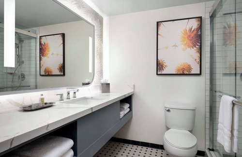 Los Angeles Hotel | Updated Guest Rooms Offer Comfort and Style | Near LAX w/Shuttle, Gym & Pool!