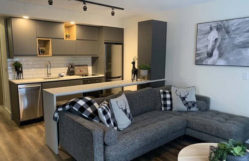 Silver Star Mountain House | Updated house on the Ridge - 3 hot tubs, kitchens and living rooms.