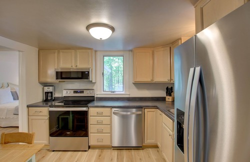Sister Bay Cottage | Updated Home w/Deck: 2 Mi to Sister Bay Beach!