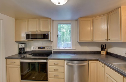 Sister Bay Cottage | Updated Home w/Deck: 2 Mi to Sister Bay Beach!
