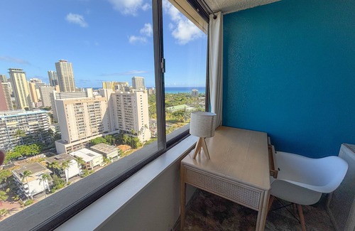 McCully - Moiliili Condo | Updated! Humble Hawaiian Monarch Studio | Pool