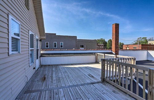 Lorain Apartment | Updated Lake Erie Home ~ 34 Mi to Cedar Point!