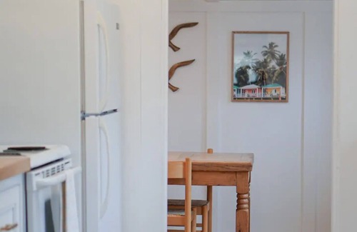 Southampton Cottage | Updated Log cottage steps to the beach, brewery & main st.