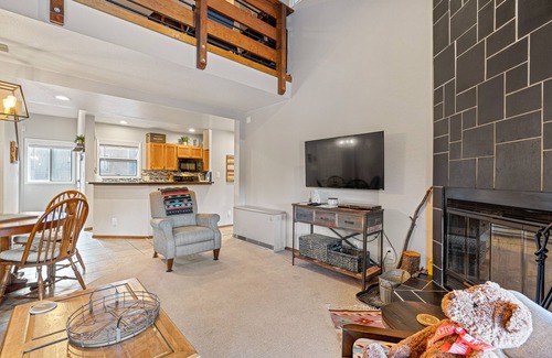 Purgatory Condo | Updated, mountain condo w/a balcony & shared hot tub - close to resort