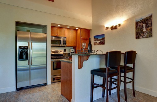 Century West Condo | Updated Mt Bachelor Villiage Condo, Pool, Hot Tub, Private Deck, BBQ, River Trails, 20 Min to Lift