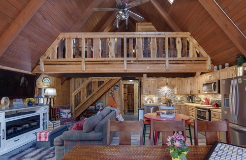 Packwood House | Updated Mt Rainier Cabin near White Pass and Cowlitz River - Mama Bear Chalet