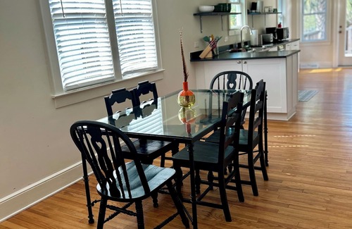 North Charleston House | Updated Park Retreat - 3 Queens - Modern & Family-Friendly - Park Circle, N Chs