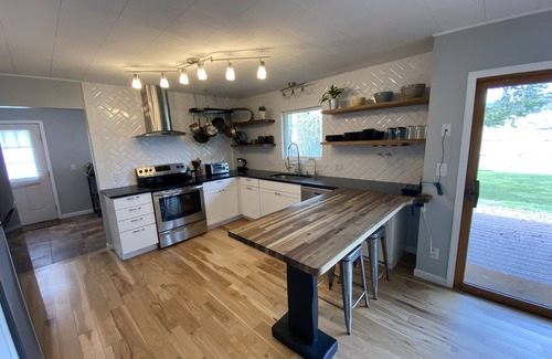 Buena Vista House | Updated, pet friendly on the Arkansas River, private flyfishing & rafting put-in