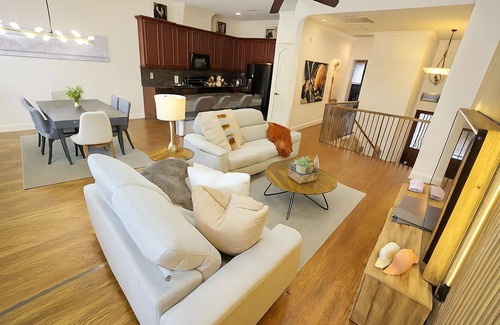 Woodlake - Briar Meadow House | Updated Private Jacuzzi 3 BR Galleria Home Sleeps 7