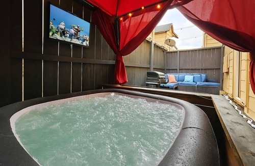 Woodlake - Briar Meadow House | Updated Private Jacuzzi 3 BR Galleria Home Sleeps 7