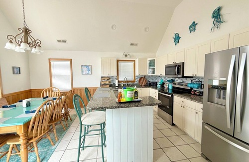 Colington House | Updated & roomy 4BR coastal home. Sleeps 10. 6 beds. Great area. 3 nite minimum!