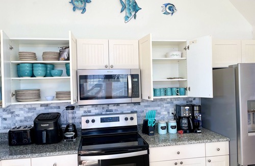 Colington House | Updated & roomy 4BR coastal home. Sleeps 10. 6 beds. Great area. 3 nite minimum!