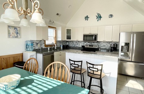 Colington House | Updated & roomy 4BR coastal home. Sleeps 10. 6 beds. Great area. 3 nite minimum!