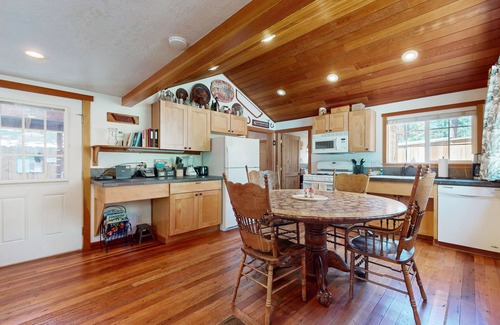 South Lake Tahoe House | Updated Tahoe Home with Hot Tub On Bus Route to Stateline & Skiing
