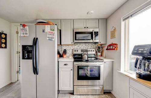 South Bend House | Updated Waterfront Cottage w/Bay Views