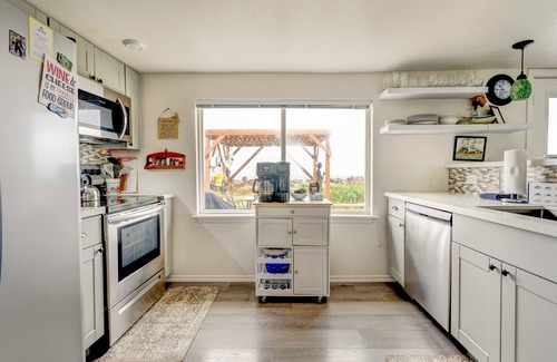 South Bend House | Updated Waterfront Cottage w/Bay Views