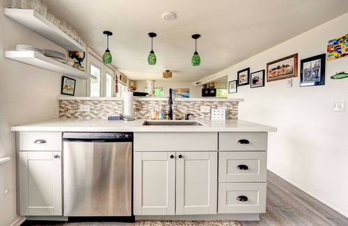 South Bend House | Updated Waterfront Cottage w/Bay Views