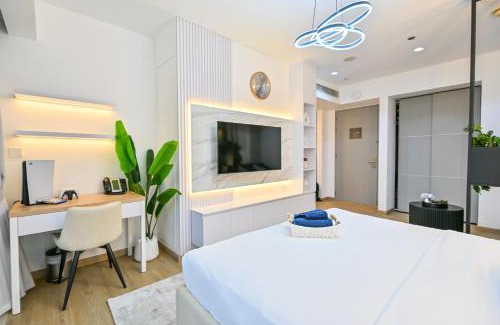 Dubai Marina Apartment | Upgraded Luxury Studio Apartment - Marina View - 5-Star Hotel Amenities