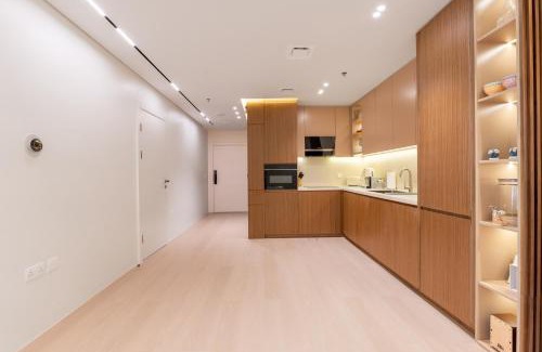 Dubai Apartment | Upgraded Marina 1BR - Sulafa Tower - Calming Views