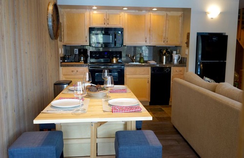 Century West Condo | Upgraded Mt.Bachelor Village Loft Condon+ includes IKON pass holder offer