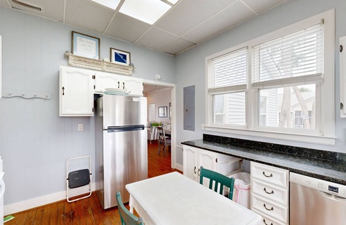 Edisto Island House | Upgraded, Ocean View Home w/Deck, Screened Porch & WiFi - Steps to the Beach