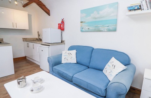 Haverfordwest Cottage | UPPER CALFFIELD STUDIO, pet friendly, with a garden in Haverfordwest