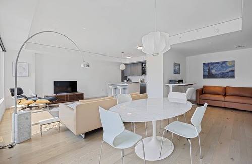 LoDo Condo | Upscale 1 bedroom plus den - Union Station views
