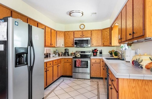 Bardstown House | Upscale 1 STORY 3 Bd 2 Ba on BOURBON TRAIL Close to Town 4 Beds/3 XL Beds + Q/S