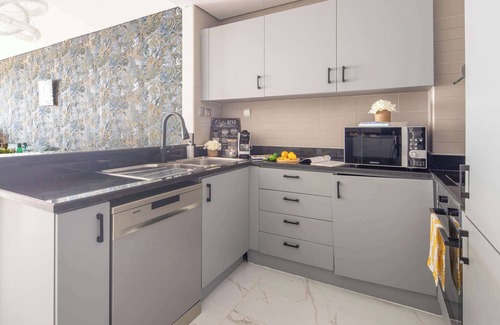Palm Jumeirah Apartment | Upscale 1BR with Sea Views in Palm Jumeirah
