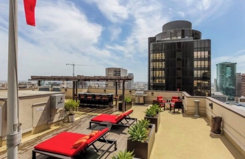 Downtown Los Angeles Condo | Upscale 2-bedroom condo with AC, WiFi in brilliant Downtown Los Angeles