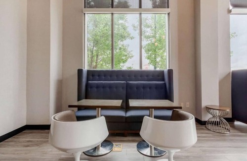 Aurora Apartment | Upscale amenities near Denver International Airport!