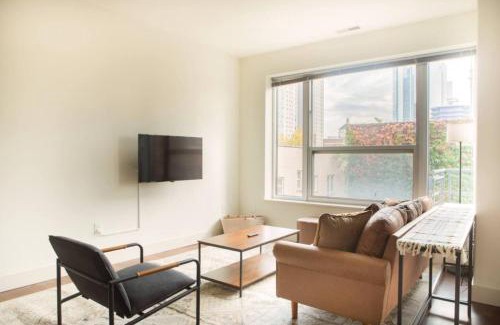 Yankee Hill Apartment | Upscale Apartment CG1 Near Lake Michigan