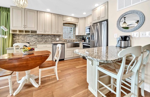 Crystal Beach Condo | Upscale Beach Front! Great Reviews~West End w/Tons of Windows~Free Beach Service