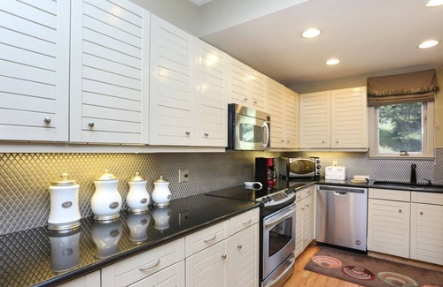 Copper Mountain Village House | Upscale Comfort w/Stunning Views! Private Garage, free WiFi, Games, Porch Swing