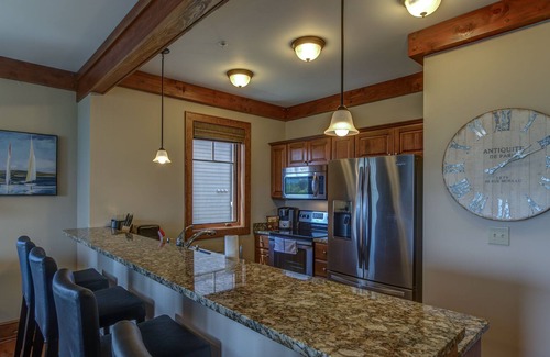 Boone Condo | ★ Upscale Condo ★ Incredible VIEWS! ★ 2 Pools!