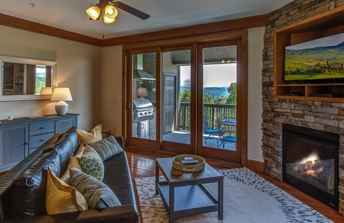 Boone Condo | ★ Upscale Condo ★ Incredible VIEWS! ★ 2 Pools!