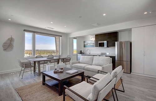 Corpus Christi Condo | Upscale Condo! Private Walkable Beach Access, On-site Pool