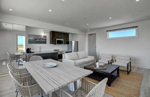 Corpus Christi Condo | Upscale Condo! Private Walkable Beach Access, On-site Pool