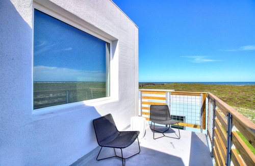 Corpus Christi Condo | Upscale Condo! Private Walkable Beach Access, On-site Pool