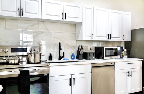 Montrose Apartment | Upscale Cozy Stay In Montrose/1BR King Bed + Loft/Sleeps 4/Pool Table