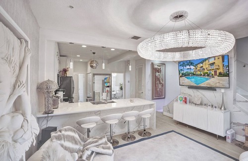Delray Beach House | Upscale Delray Escape: Anti-Aging Spa Home steps from Beach, NightLife & Dining!