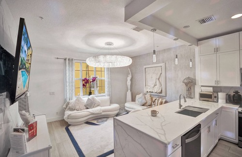 Delray Beach House | Upscale Delray Escape: Anti-Aging Spa Home steps from Beach, NightLife & Dining!
