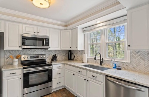 Cary House | Upscale|Dog Friendly|PNC|NC State|Fenton