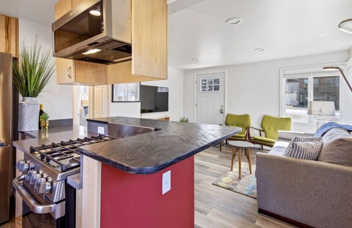 North Star House | Upscale Downtown Bungalow Sleeps 4