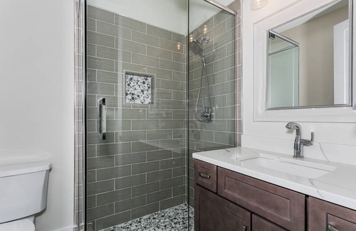 Downtown Apartment | Upscale Downtown Carriage House a Block Off Palafox - WiFi - At The Beach In Under 20 Minutes